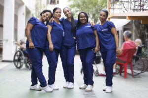 Equipe multidisciplinar - cuidadoras enfermeiras 24Horas por dia